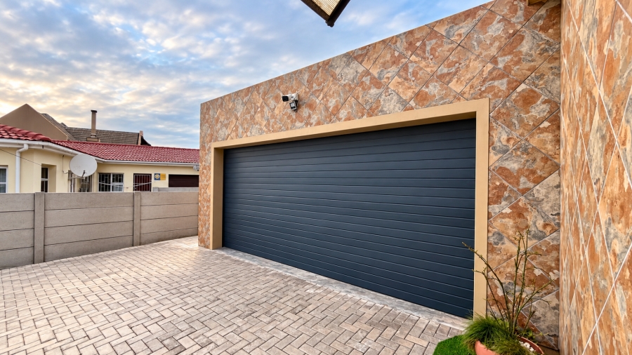 2 Bedroom Property for Sale in Hoogland Western Cape